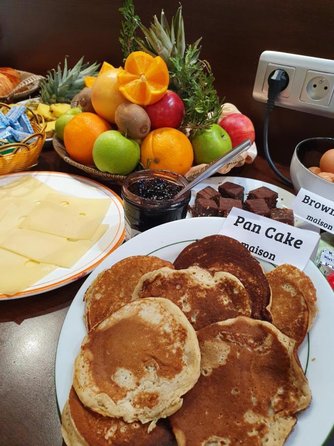 Contact Hotel Restaurant La Chaumiere Entre Orgeval Et Flins A13 Sortie 8 莱斯米路 外观 照片