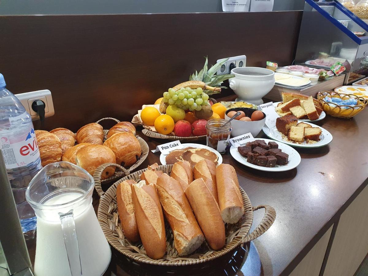Contact Hotel Restaurant La Chaumiere Entre Orgeval Et Flins A13 Sortie 8 莱斯米路 外观 照片