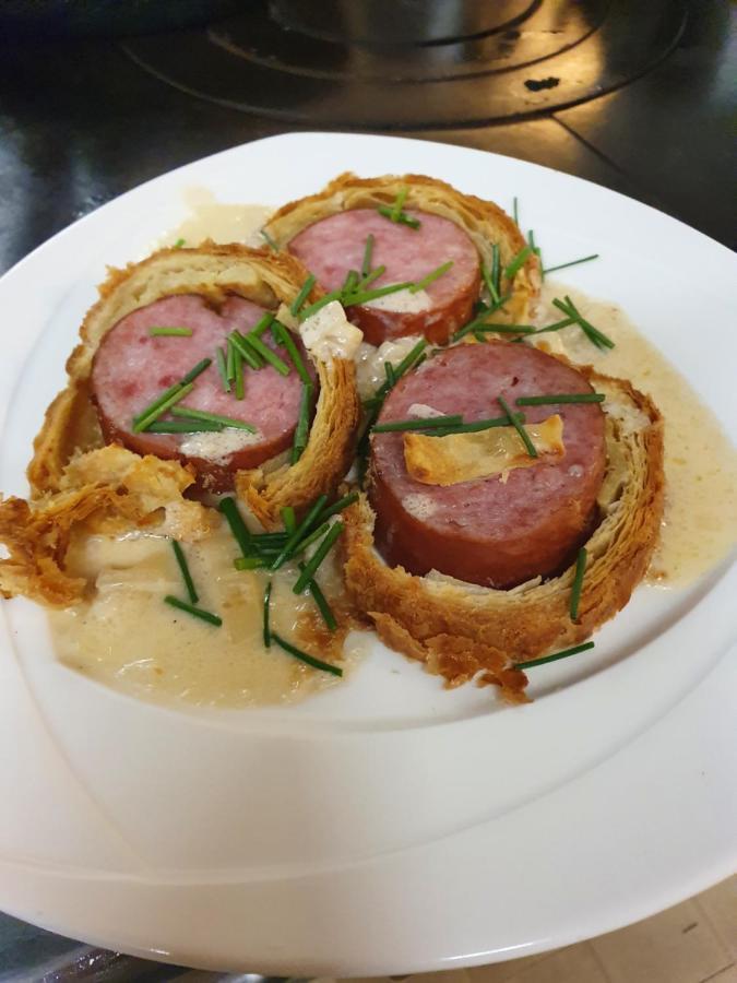 Contact Hotel Restaurant La Chaumiere Entre Orgeval Et Flins A13 Sortie 8 莱斯米路 外观 照片