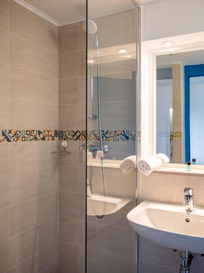 Contact Hotel Restaurant La Chaumiere Entre Orgeval Et Flins A13 Sortie 8 莱斯米路 外观 照片