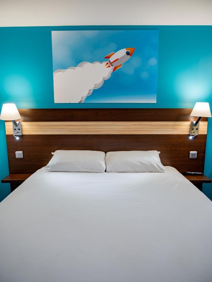 Contact Hotel Restaurant La Chaumiere Entre Orgeval Et Flins A13 Sortie 8 莱斯米路 外观 照片