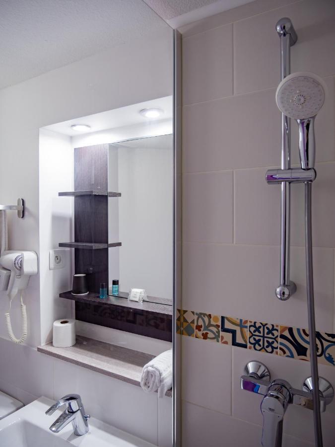 Contact Hotel Restaurant La Chaumiere Entre Orgeval Et Flins A13 Sortie 8 莱斯米路 外观 照片