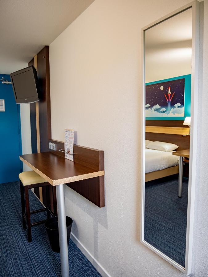 Contact Hotel Restaurant La Chaumiere Entre Orgeval Et Flins A13 Sortie 8 莱斯米路 外观 照片
