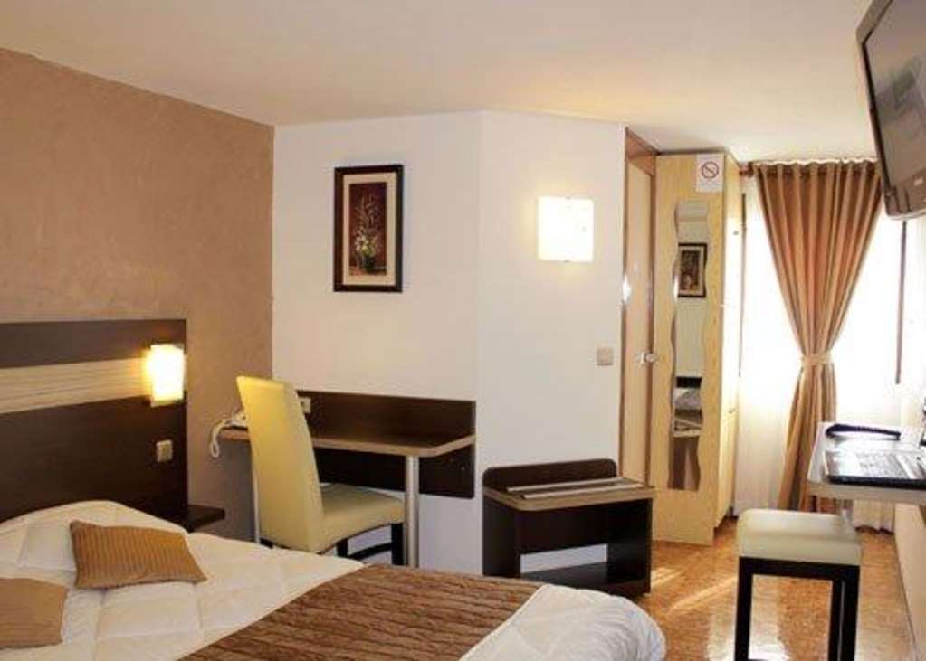 Contact Hotel Restaurant La Chaumiere Entre Orgeval Et Flins A13 Sortie 8 莱斯米路 客房 照片