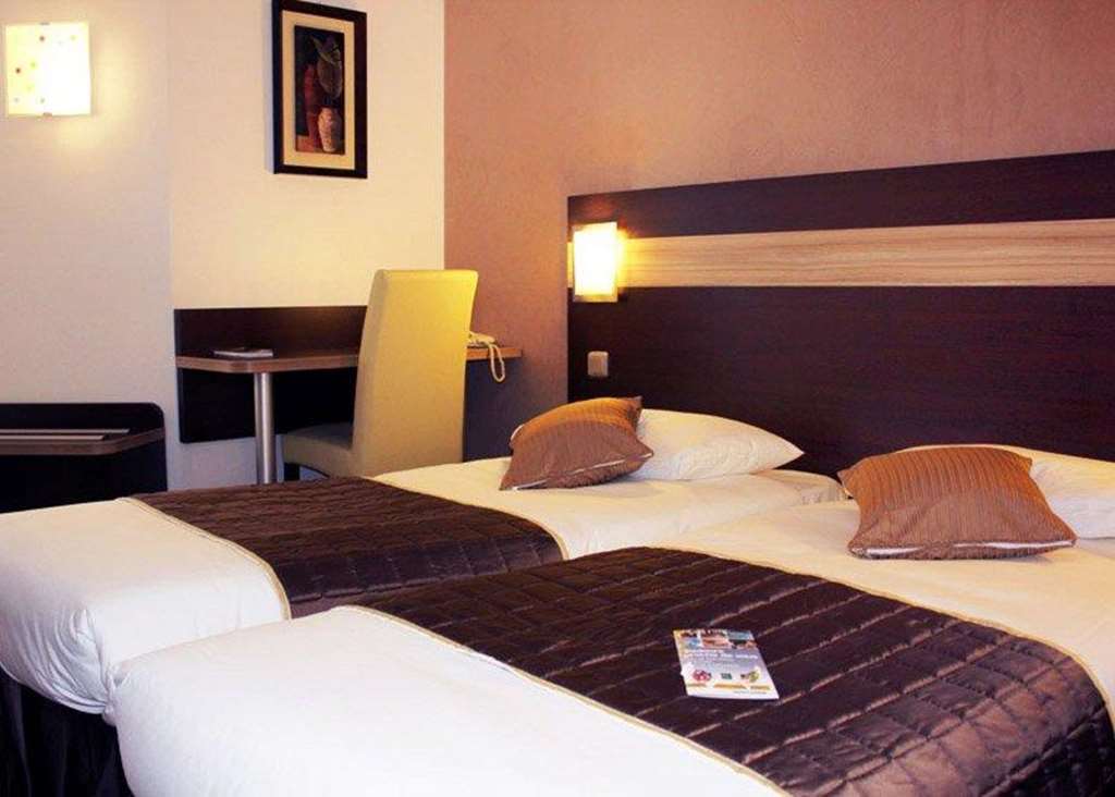 Contact Hotel Restaurant La Chaumiere Entre Orgeval Et Flins A13 Sortie 8 莱斯米路 客房 照片