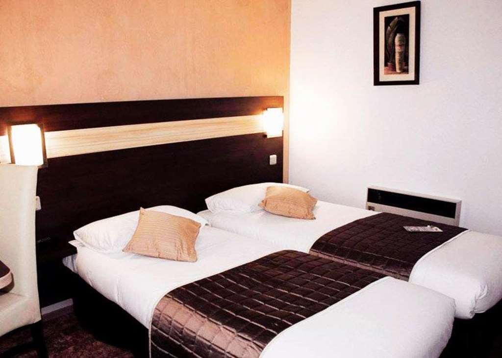 Contact Hotel Restaurant La Chaumiere Entre Orgeval Et Flins A13 Sortie 8 莱斯米路 客房 照片