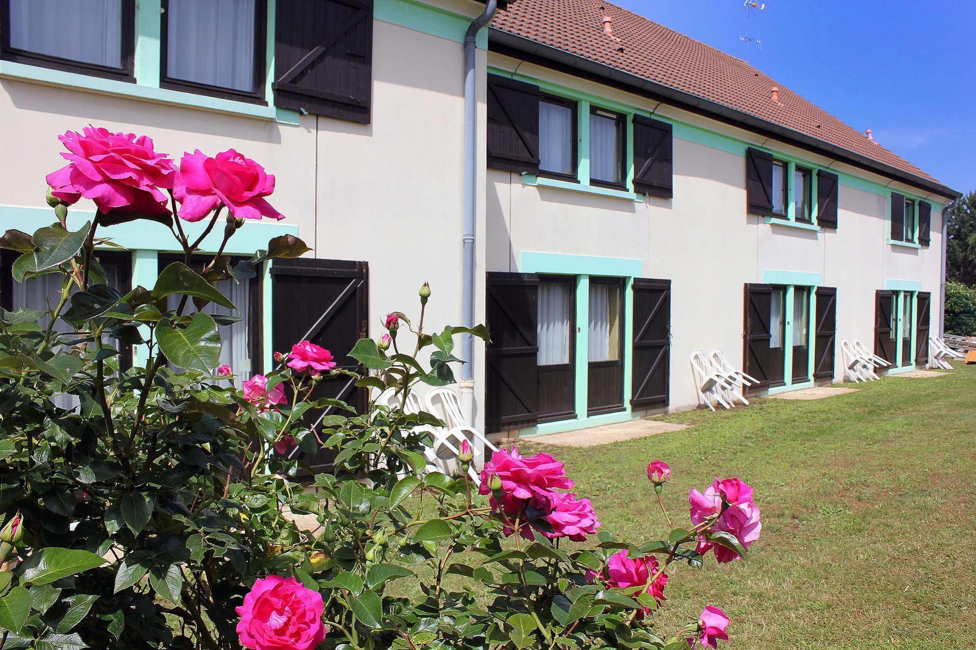 Contact Hotel Restaurant La Chaumiere Entre Orgeval Et Flins A13 Sortie 8 莱斯米路 外观 照片