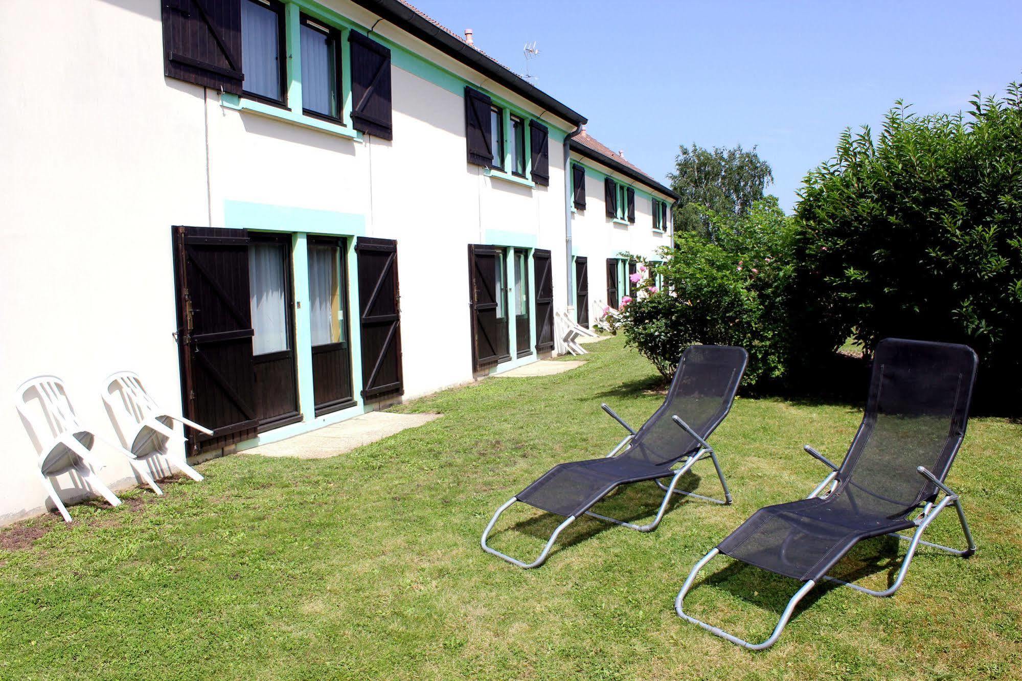 Contact Hotel Restaurant La Chaumiere Entre Orgeval Et Flins A13 Sortie 8 莱斯米路 外观 照片