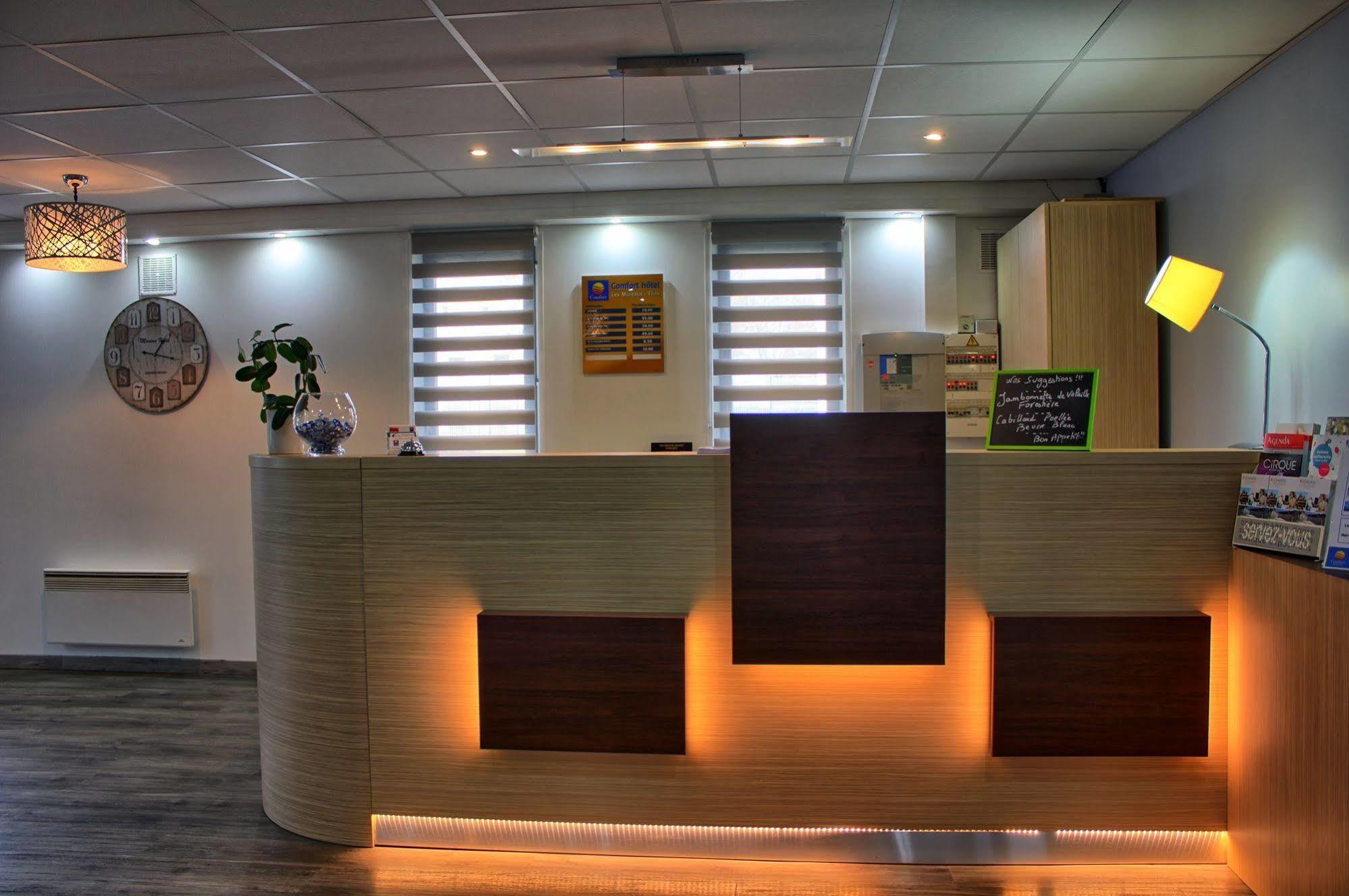 Contact Hotel Restaurant La Chaumiere Entre Orgeval Et Flins A13 Sortie 8 莱斯米路 外观 照片