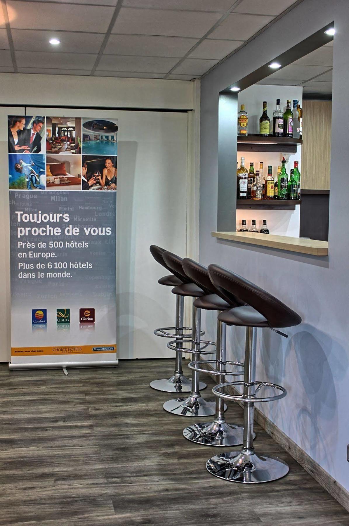Contact Hotel Restaurant La Chaumiere Entre Orgeval Et Flins A13 Sortie 8 莱斯米路 外观 照片
