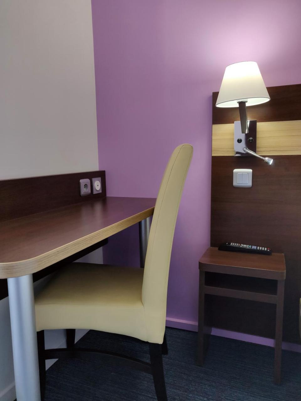 Contact Hotel Restaurant La Chaumiere Entre Orgeval Et Flins A13 Sortie 8 莱斯米路 外观 照片